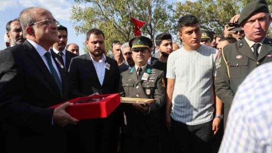 Şehit cenazesine katılan Bakan Yardımcısı Alpay: ''Terörün kökünü kazıdık, kazımaya devam ediyoruz''