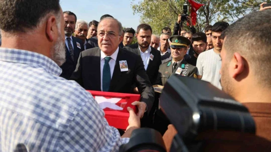 Şehit cenazesine katılan Bakan Yardımcısı Alpay: ''Terörün kökünü kazıdık, kazımaya devam ediyoruz''