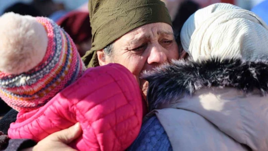 Sevinç ve hüzün gözyaşları bir arada: Ahıska Türkleri yeni yuvalarına uğurlandı