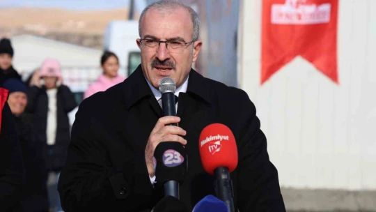 Sevinç ve hüzün gözyaşları bir arada: Ahıska Türkleri yeni yuvalarına uğurlandı