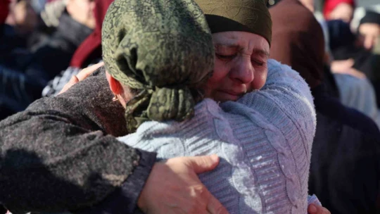 Sevinç ve hüzün gözyaşları bir arada: Ahıska Türkleri yeni yuvalarına uğurlandı
