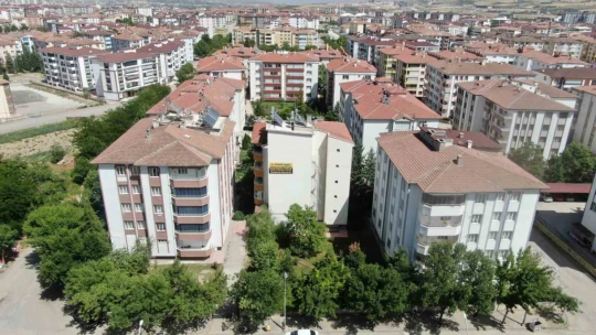 Su alan binada tadilat yapılmayınca pankartla tepki gösterdi