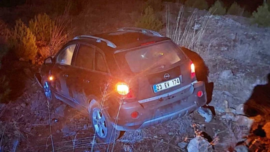 Sürücü direksiyon hakimiyetini kaybetti, cip tarlaya uçtu: 1 yaralı