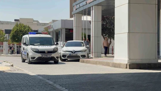 Tartıştığı husumetlilerinin üzerine kızgın yağ döktü: 2 yaralı