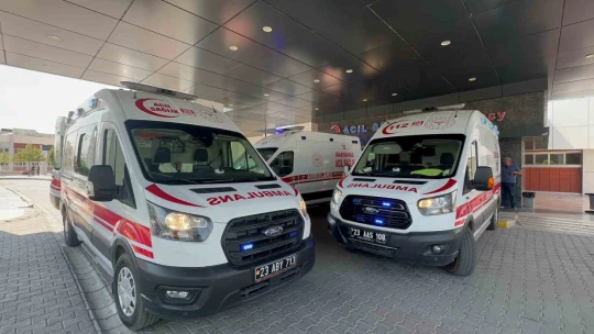 Tartıştığı husumetlilerinin üzerine kızgın yağ döktü: 2 yaralı