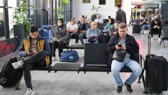 Tatil dönüşü Elazığ otogarında yoğunluk