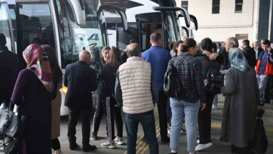 Tatil dönüşü Elazığ otogarında yoğunluk