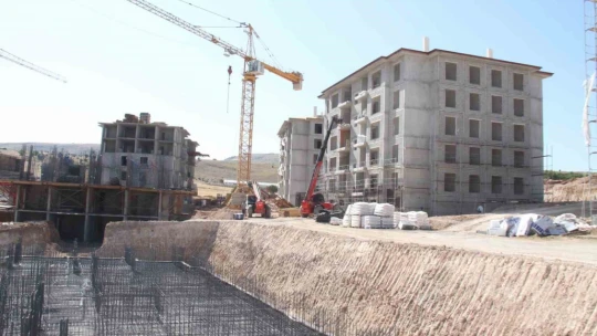 Temelini Cumhurbaşkanı Erdoğan atmıştı: Kalıcı konutların yapımı hızla sürüyor