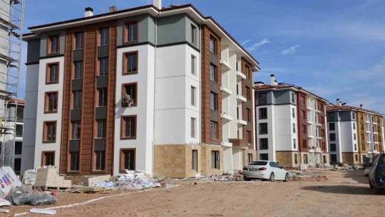 Temelini Cumhurbaşkanı Erdoğan'ın attığı deprem konutlarının yüzde 75'i tamamlandı
