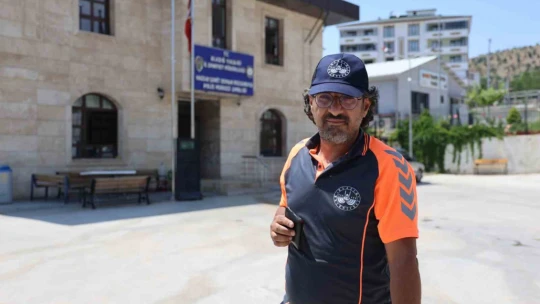 Temizlik personeli bulduğu para dolu cüzdanı polise teslim etti