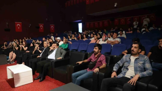 Tiyatro oyununda kadına yönelik şiddete dikkat çekildi