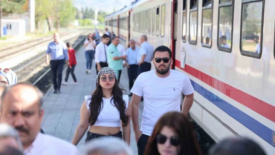 Turistik Diyarbakır Ekspresi Elazığ'da