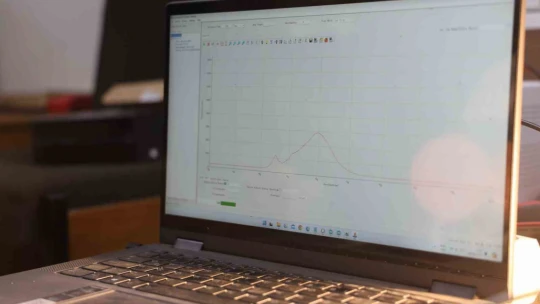 Türk bilim adamı, güneş ışığına ihtiyaç duymayan tarım cihazı geliştirdi