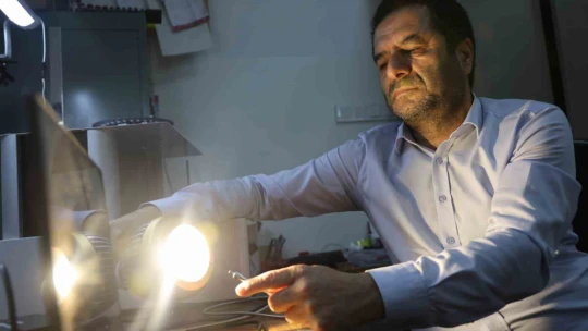 Türk bilim adamı, güneş ışığına ihtiyaç duymayan tarım cihazı geliştirdi