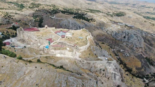 Türkiye'de benzeri yok, 700 yıllık metal atölyesi keşfedildi