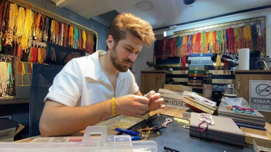Türkiye'de sadece Elazığ'da çıkarılan vişne mermerinden yapılan tespihler 85 bin liradan alıcı buluyor
