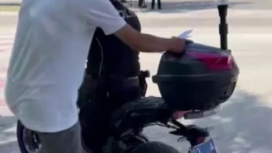 Üniversite sınavına geç kalanların yardımına polisler yetişti