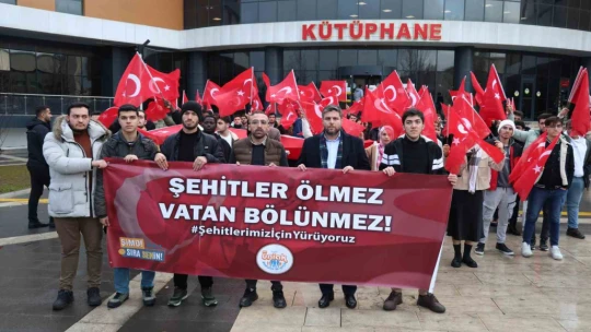 Üniversiteli öğrencilerden 'Teröre Lanet' yürüyüşü