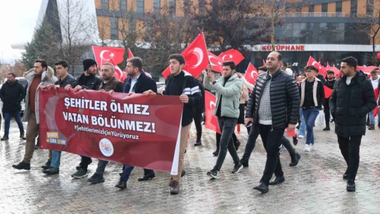 Üniversiteli öğrencilerden 'Teröre Lanet' yürüyüşü