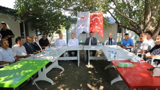 Vali pancar hasat makinesi ile hasat yaptı