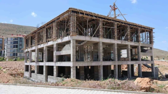 Verilen sözler yerine getirilmeyince caminin yapımı yarıda kaldı