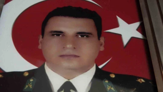 Vicdansızlar çalmıştı: Şehidin emanetini Emniyet Müdürü Karayel aileye bizzat teslim etti