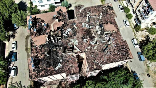 Yangın 3 saat sonra kontrol altına alınmıştı, hasar gün doğunca ortaya çıktı