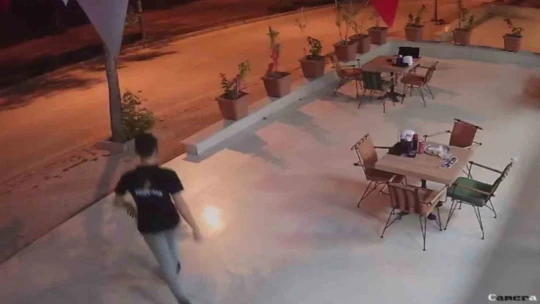 Yedi, içti ücreti ödemeden kalkıp gitti