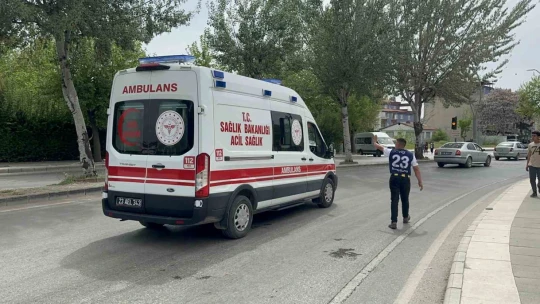 Yeni aldığı motosikletiyle çıktığı trafikte kaza yaptı, yaralandı