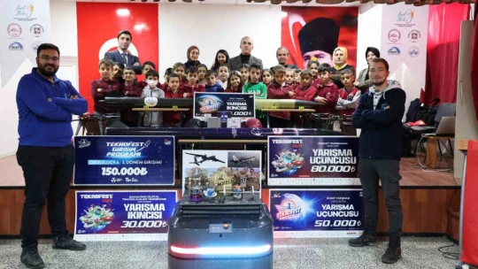 Yerli Malı Haftasında milli roket, robot ve dronlar sergilendi