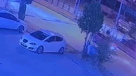 Yolun karşısına geçmek isteyen yayaya otomobil çarptı: 1 yaralı