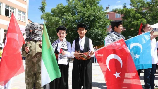 Yüzlerce öğrenci ve veliden anlamlı etkinlik