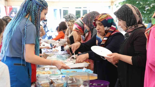 Yüzlerce öğrenci ve veliden anlamlı etkinlik