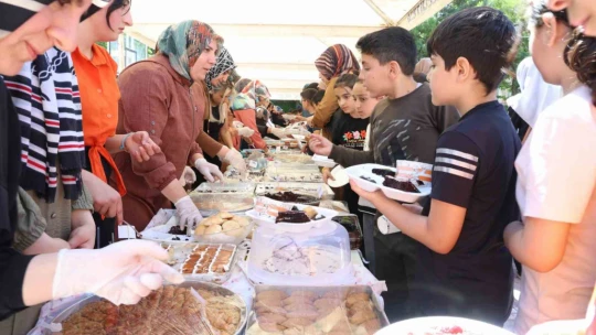 Yüzlerce öğrenci ve veliden anlamlı etkinlik