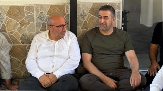 Ejder Açıkkapı Yanlız Değildir