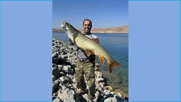 Elazığ'da amatör balıkçı 41 kilogramlık turna balığı yakaladı