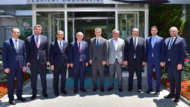 Şehrin Doğusuna Yüzme Havuzu