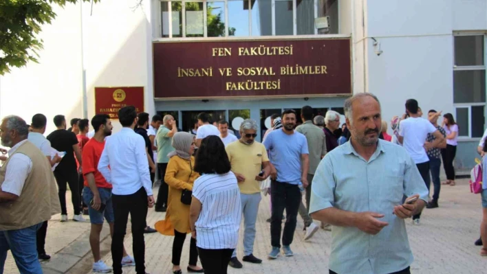 Elazığ'da YKS'nin ilk oturum heyecanı başladı
