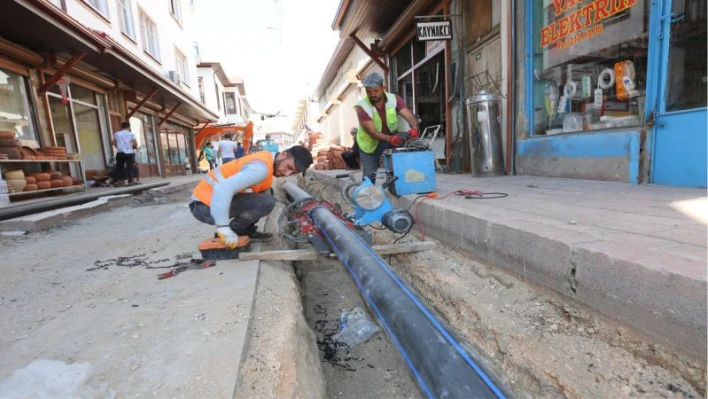 Elazığ'da altyapı yenileme çalışmaları tüm hızıyla sürüyor

