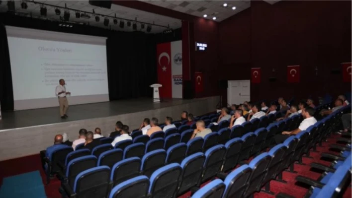 Elazığ'da otobüs şoförlerine eğitim verildi

