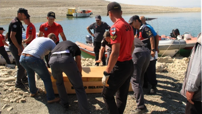 Elazığ'da baraj gölünde kaybolan şahsın cansız bedeni sudan çıkarıldı

