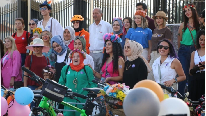 Elazığ'da 'Süslü Kadınlar' Otomobilsiz Kentler Günü için pedal çevirdi

