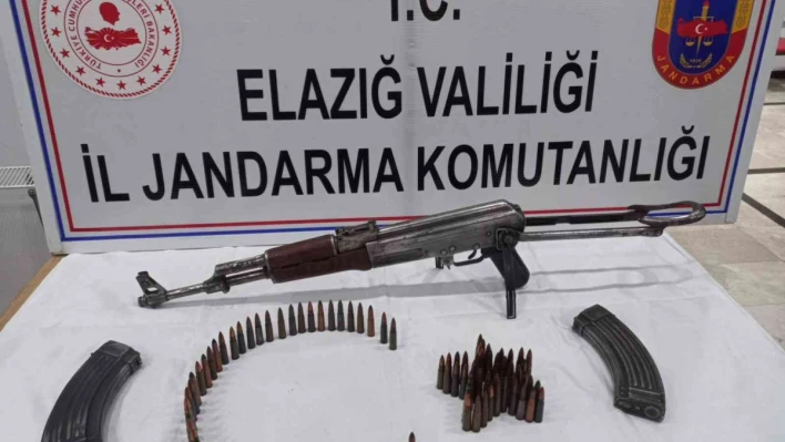 Elazığ'da silah kaçakçılarına yönelik operasyonda Kalaşnikof ele geçirildi

