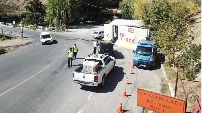 Elazığ'da jandarmadan radarlı ve dronlu trafik denetimi

