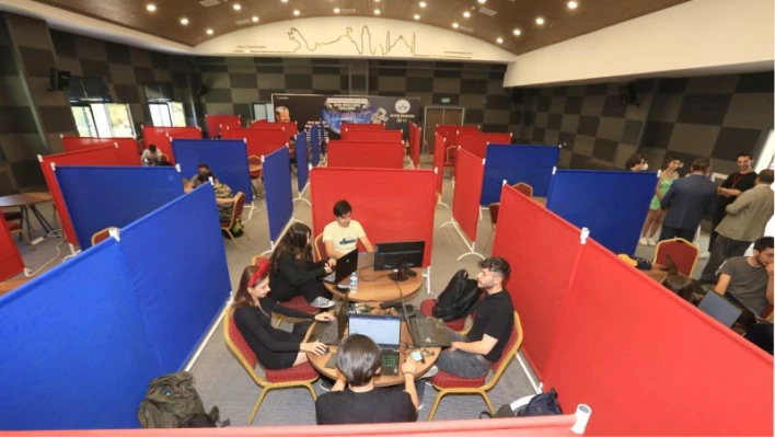 Elazığ'da, 'NASA Space Apps Challenge' etkinliğine yoğun ilgi

