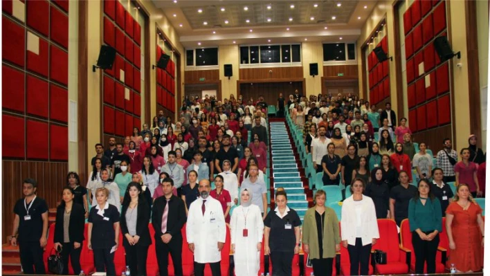 Elazığ'da 'Hemşirelikte Güçlendirme' konferansı verildi

