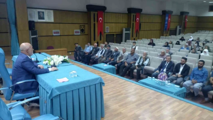 Elazığ'da umre seminerleri başladı

