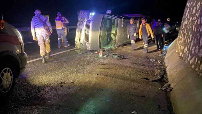 Elazığ'da transit yan yattı: 4 yaralı

