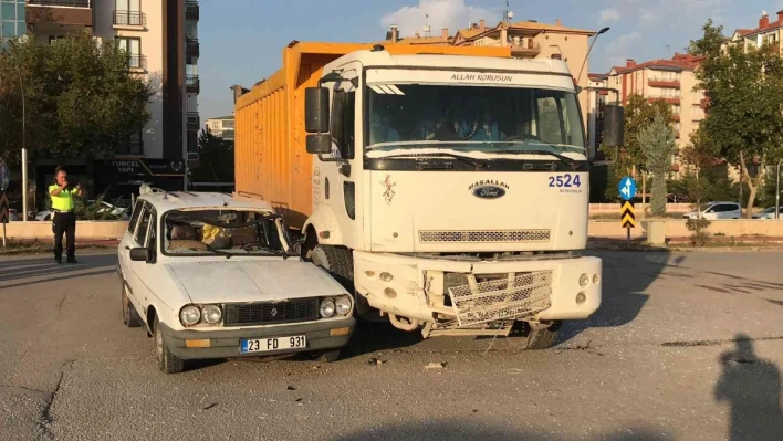 Elazığ'da trafik kazası: 2 yaralı

