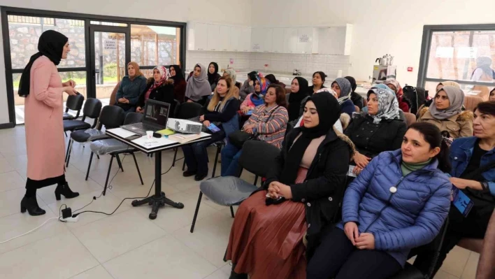 Elazığ Belediyesi'nden aile içi iletişim semineri

